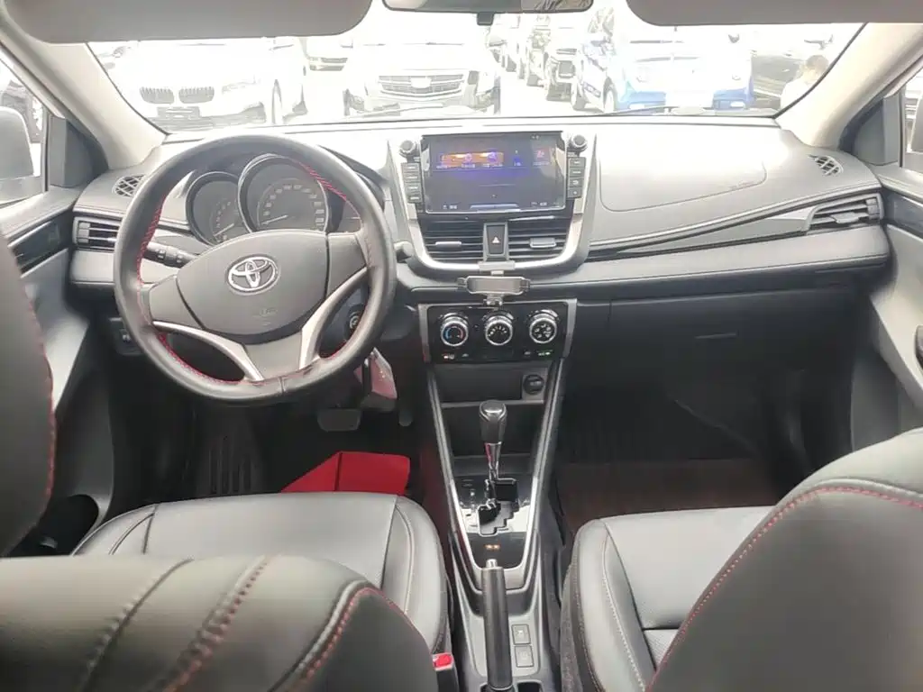 Toyota Yaris L 2021 — фото 10