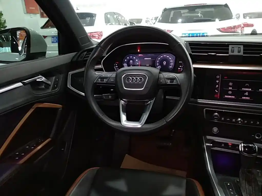 Audi Q3 2020 — фото 11