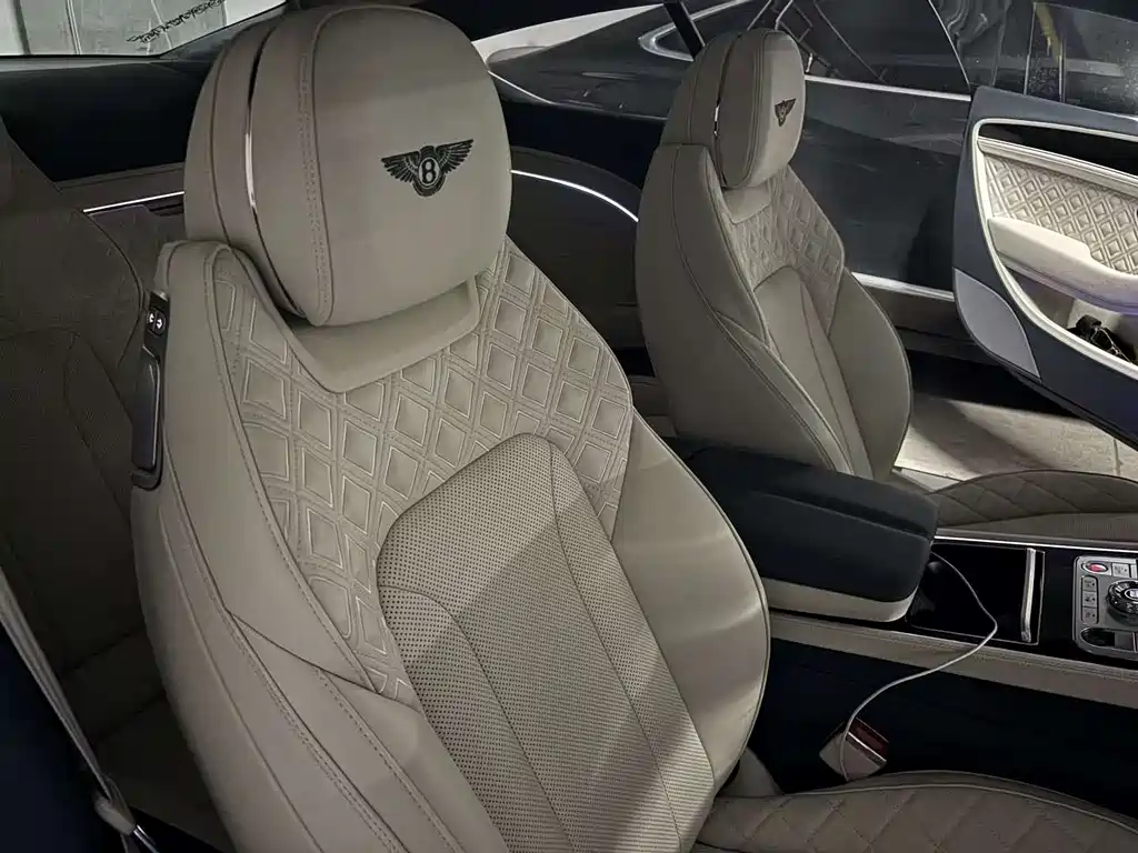 Bentley Continental 2022 — фото 11