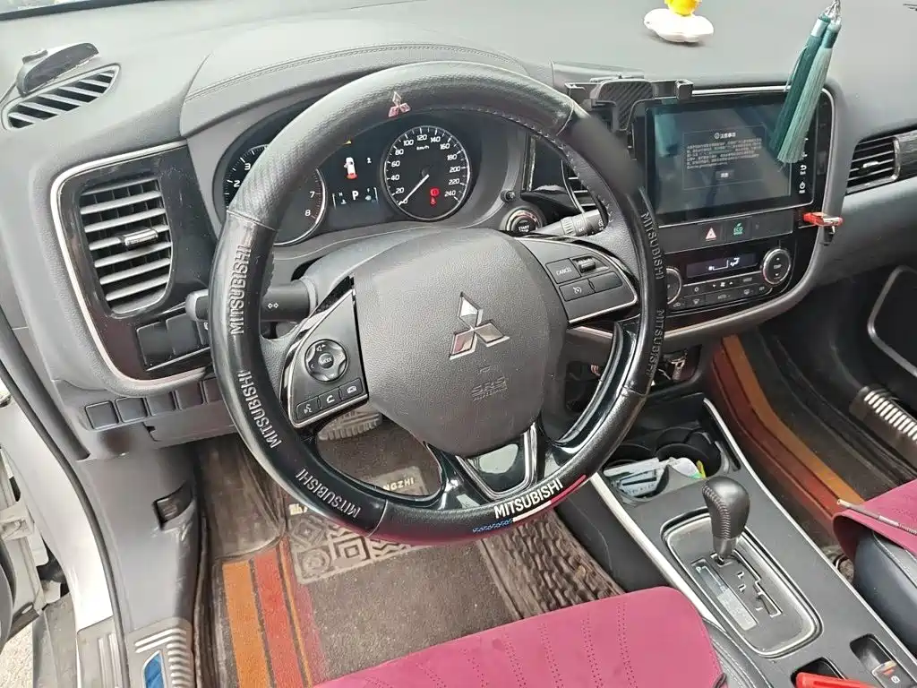 Mitsubishi Outlander 2020 — фото 11
