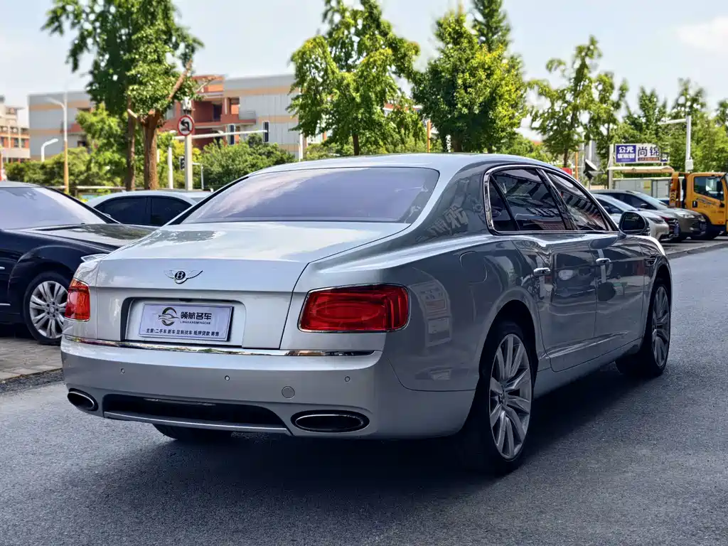 Bentley Flying Spur 2016 — фото 9