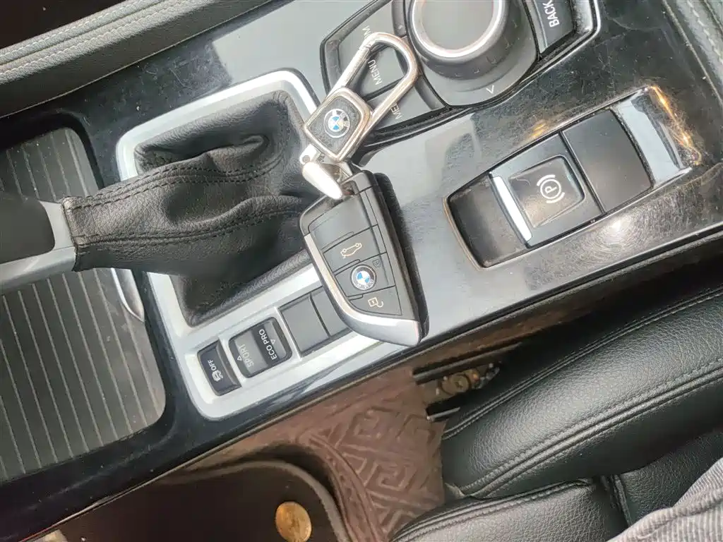 BMW 1 Series 2018 — фото 9