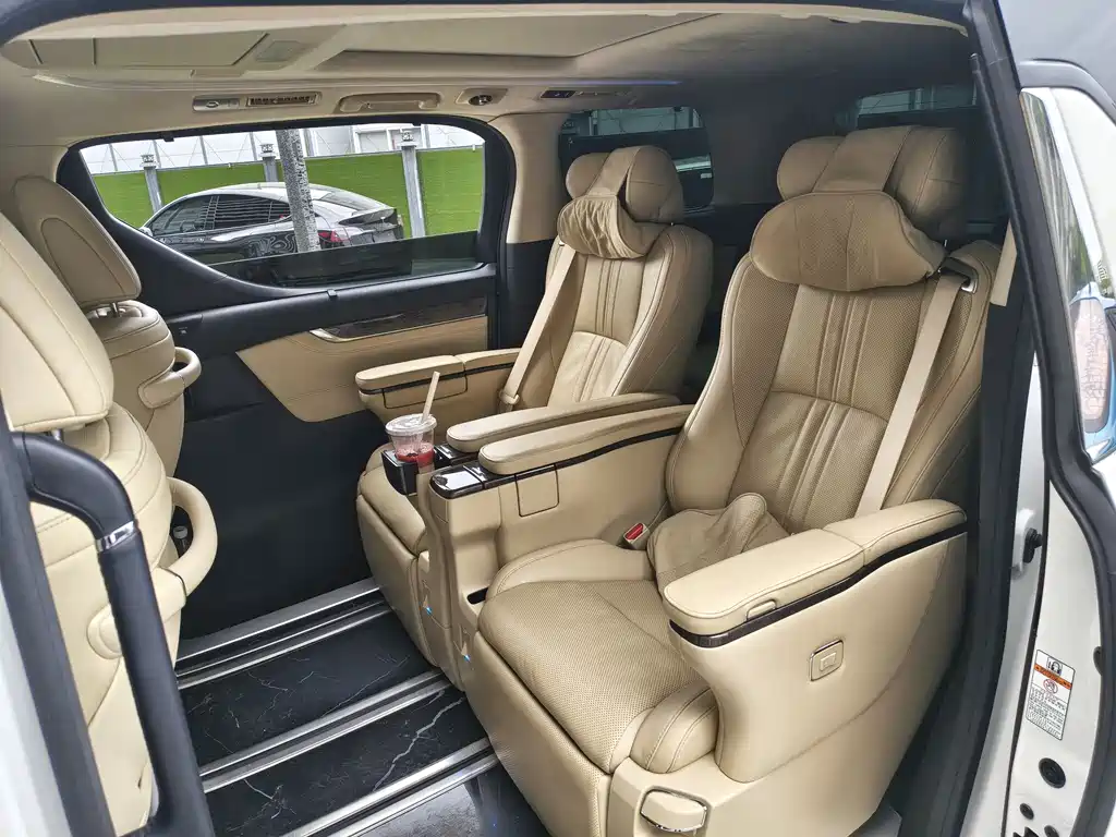 Toyota Alphard 2022 — фото 4