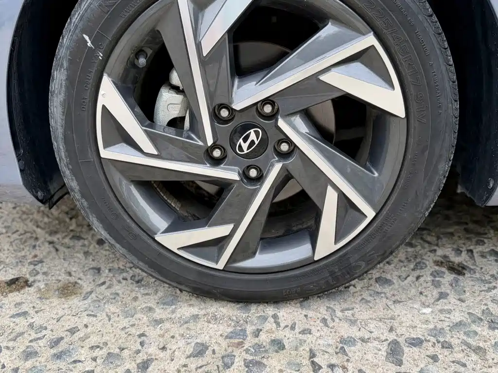 Hyundai Elantra 2023 — фото 9
