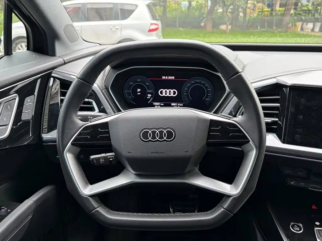 Audi Q4 E-Tron 2025 — фото 17