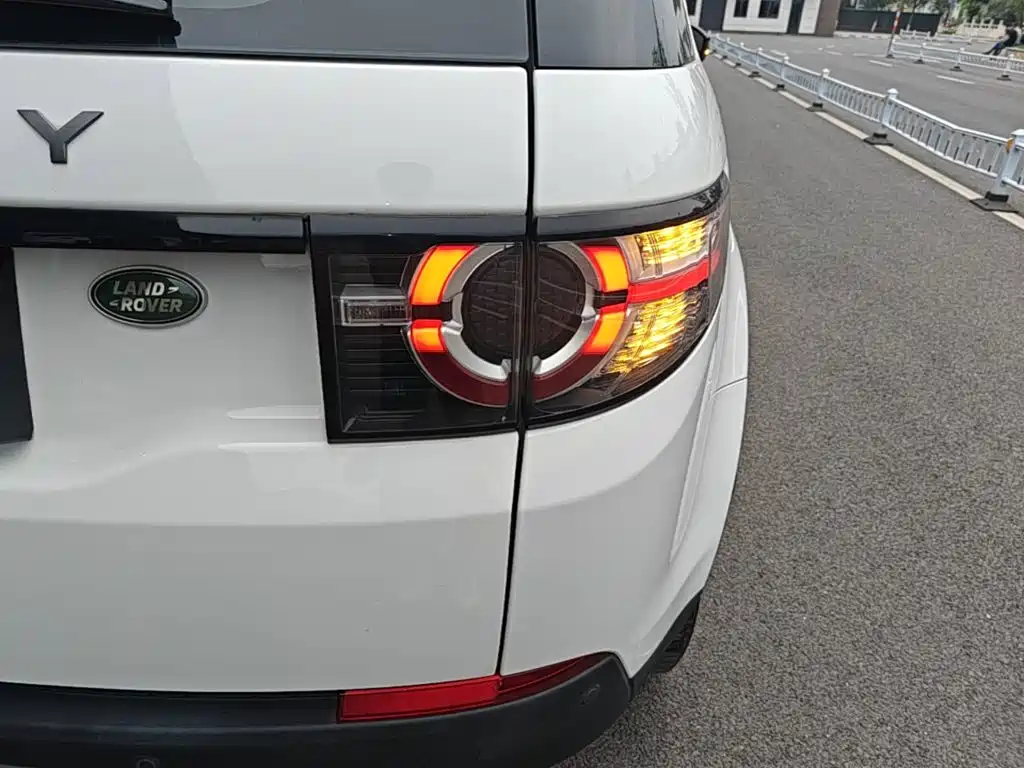 Land Rover Discovery Sport 2016 — фото 8