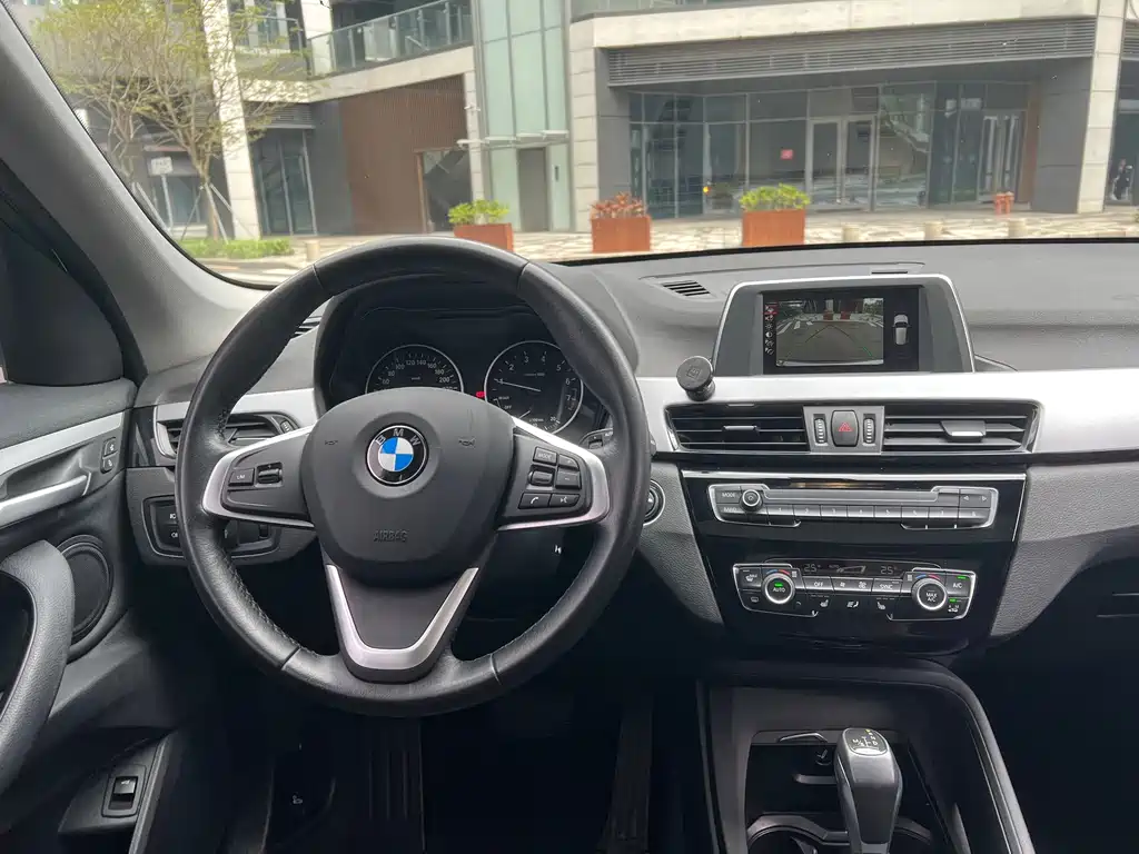 BMW X1 2017 — фото 12