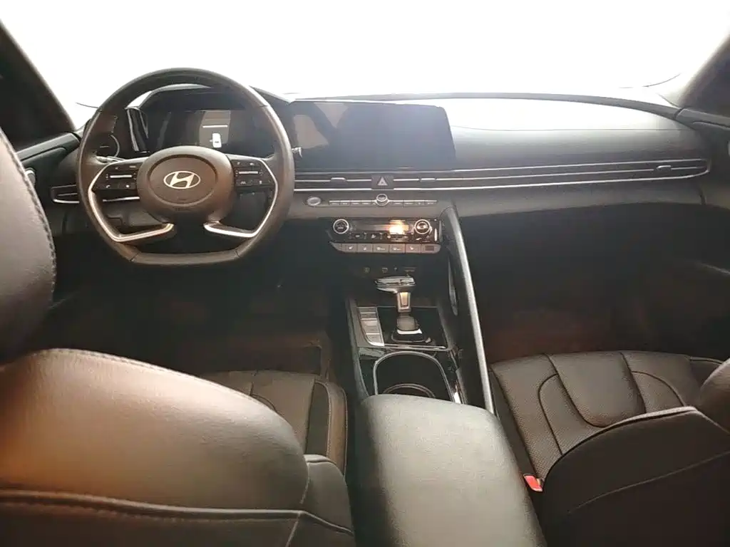 Hyundai Elantra 2024