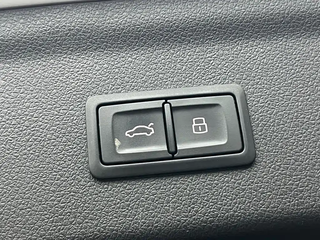Audi Q3 2017 — фото 25