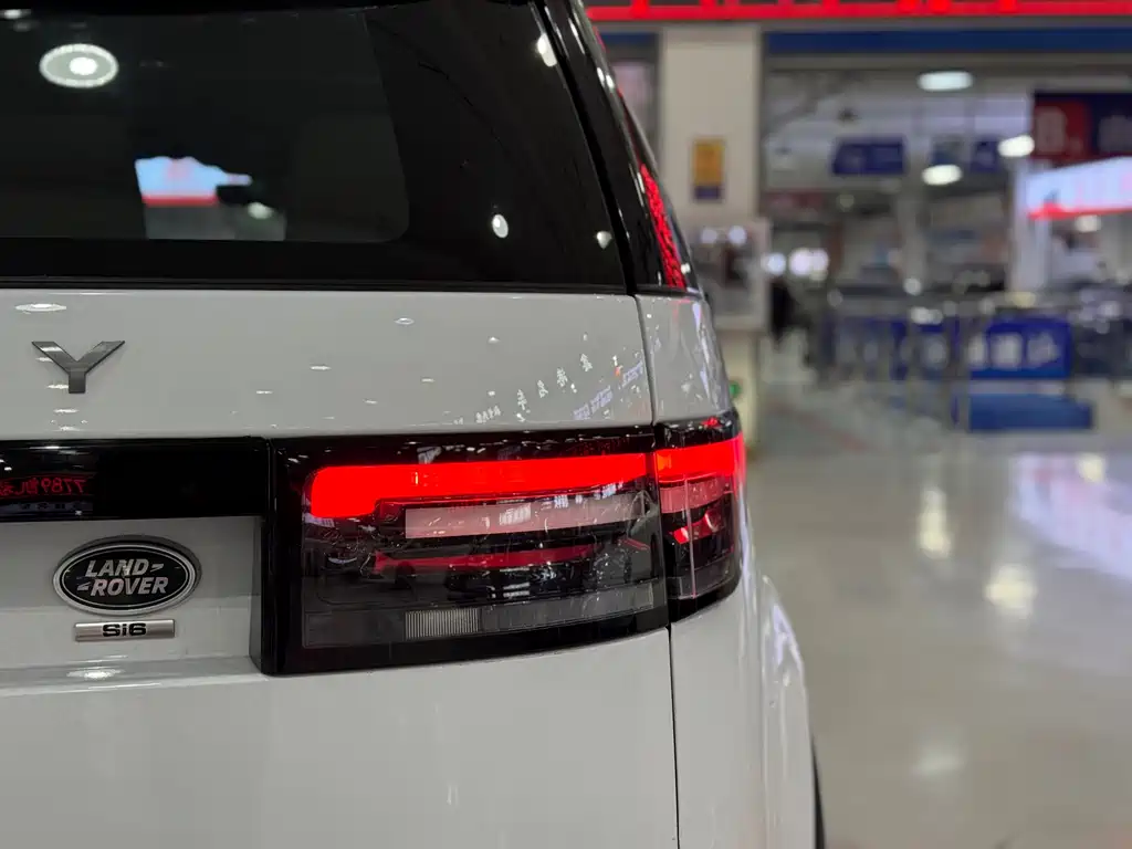 Land Rover Discovery 2018 — фото 9