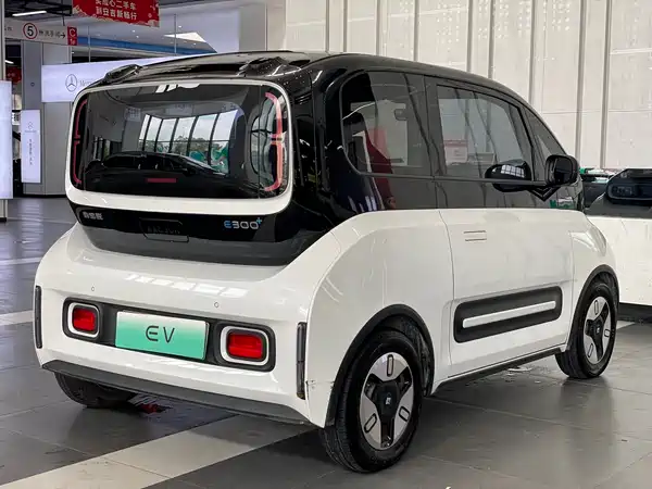 Baojun E300 2021