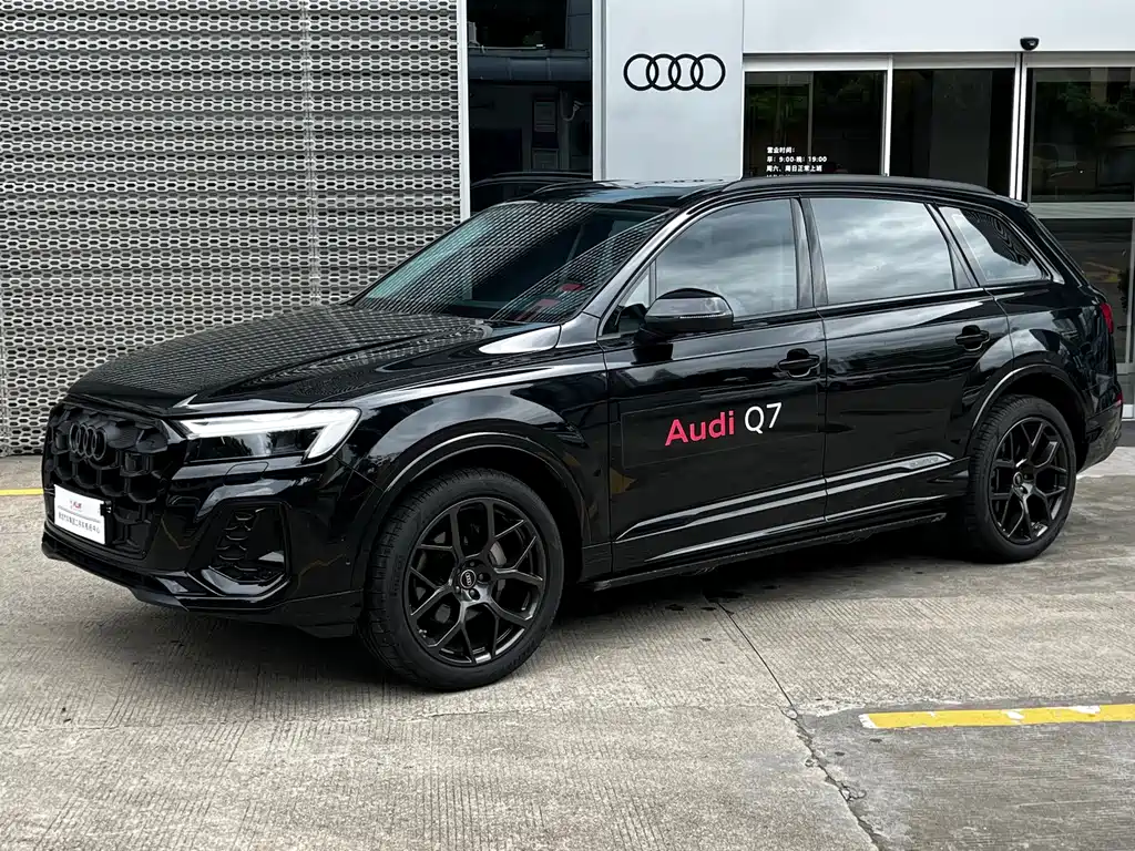 Audi Q7 2024 — фото 1
