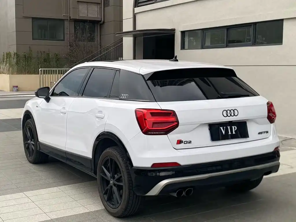 Audi Q2L 2019