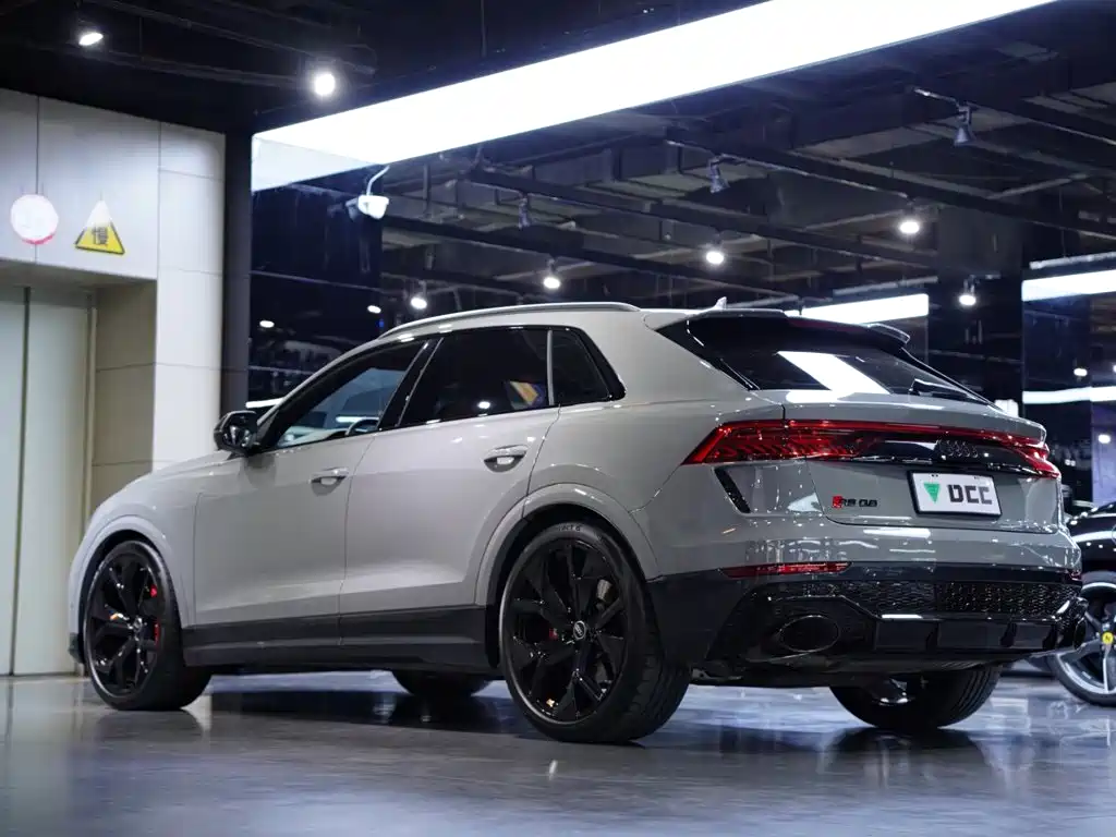 Audi RS Q8 2023 — фото 5
