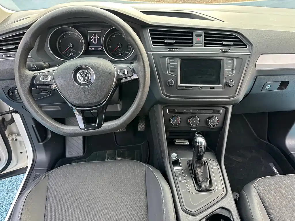 Volkswagen Tiguan L 2018 — фото 8