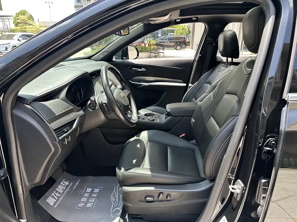Cadillac XT4 2020 — фото 11