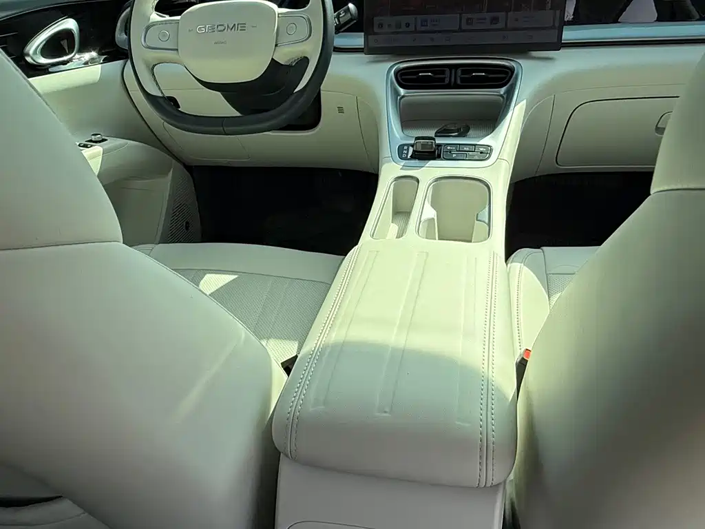 Geely Galaxy Starwish 2025 — фото 18