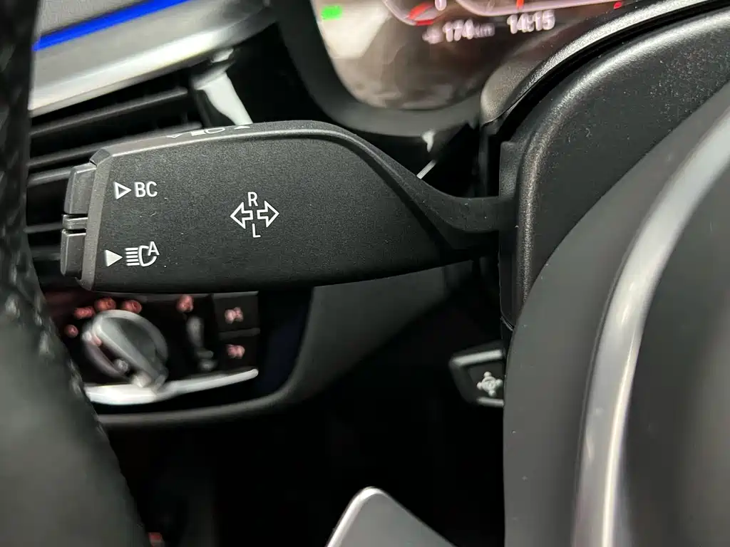 BMW 5 Series 2021 — фото 26