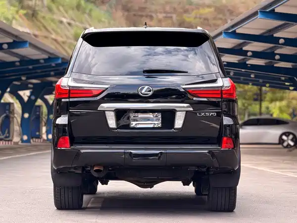 Lexus LX 2017
