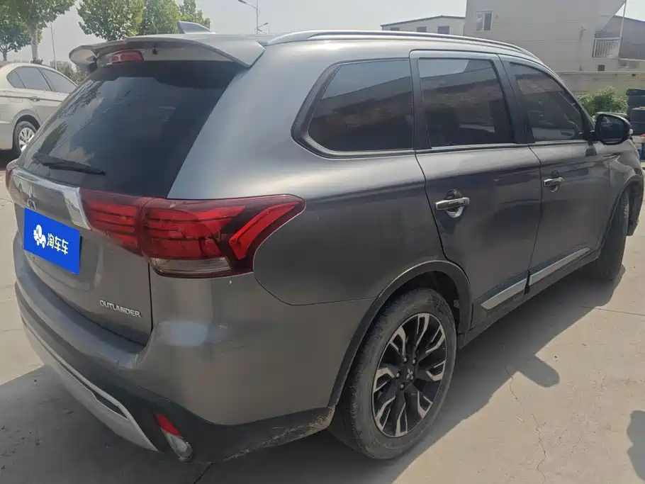 Mitsubishi Outlander 2019 — фото 3