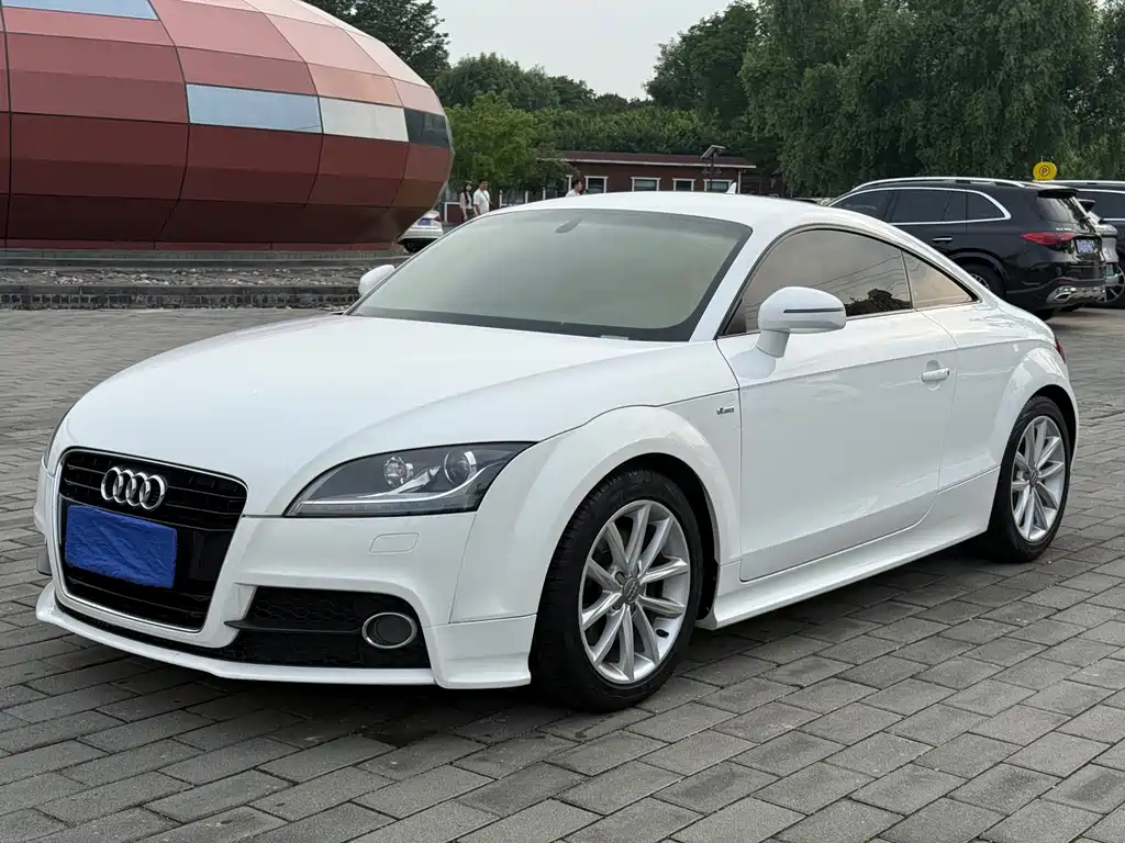 Audi TT 2015 — фото 1