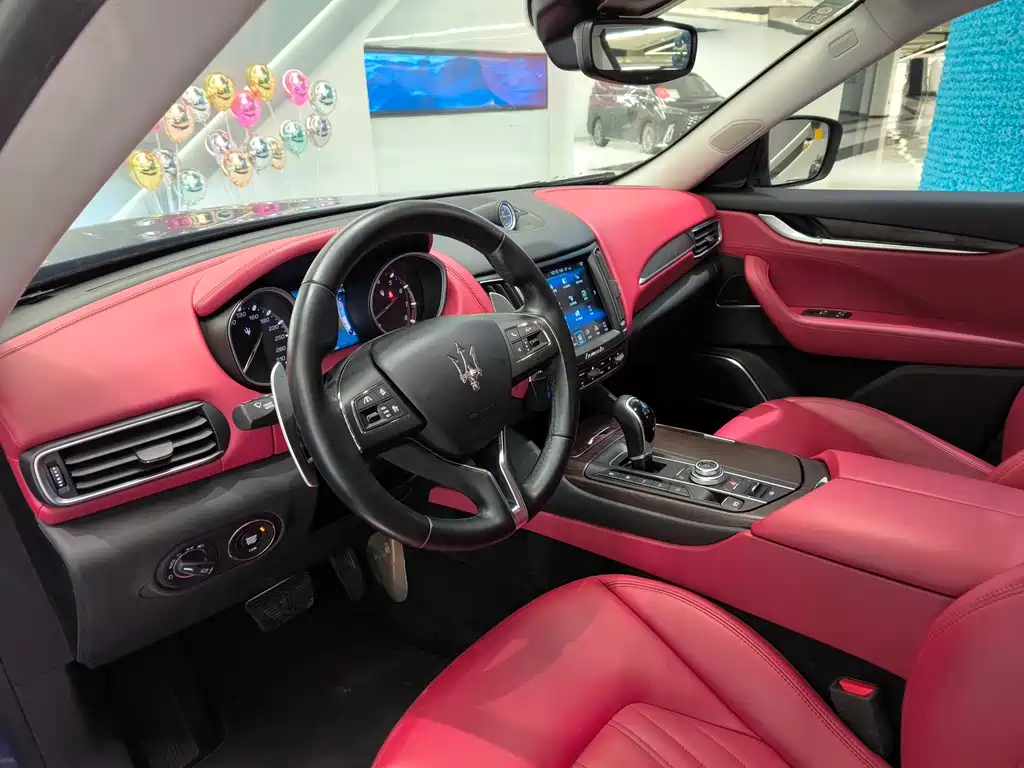 Maserati Levante 2017 — фото 15