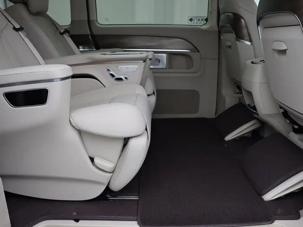 Mercedes-Benz V-Class 2024 — фото 12