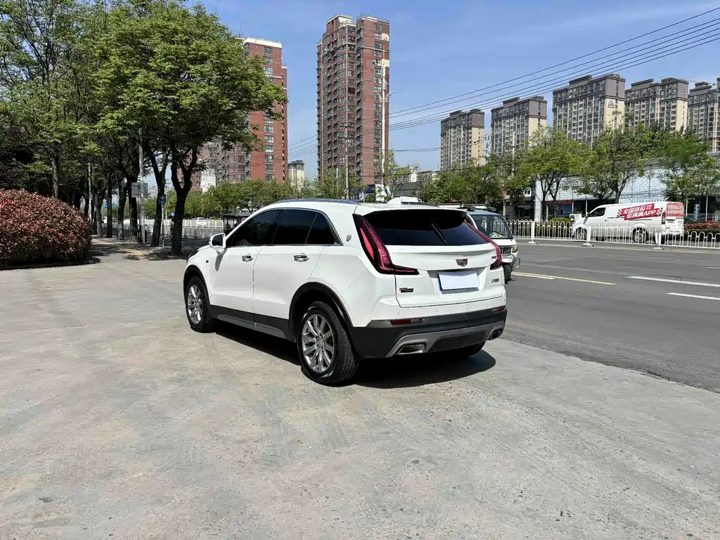 Cadillac XT4 2021 — фото 4