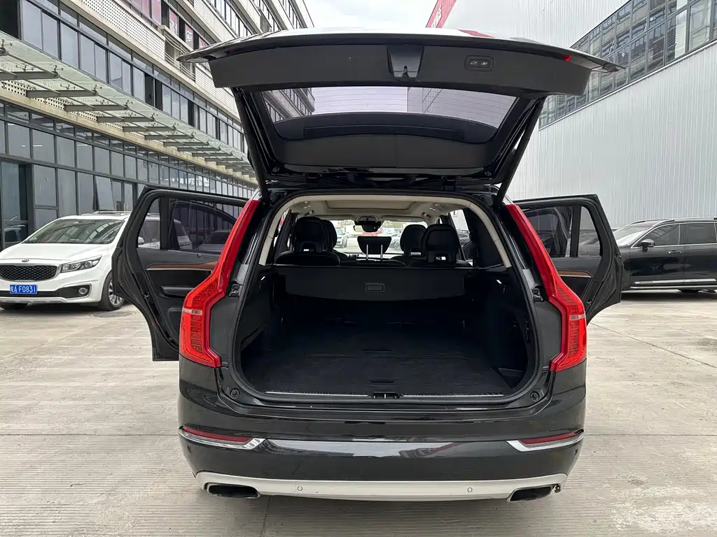 Volvo XC90 2017 — фото 8