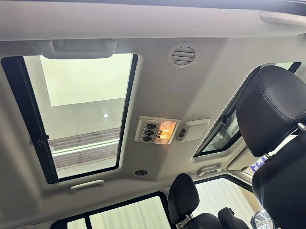 Land Rover Discovery 2016 — фото 22