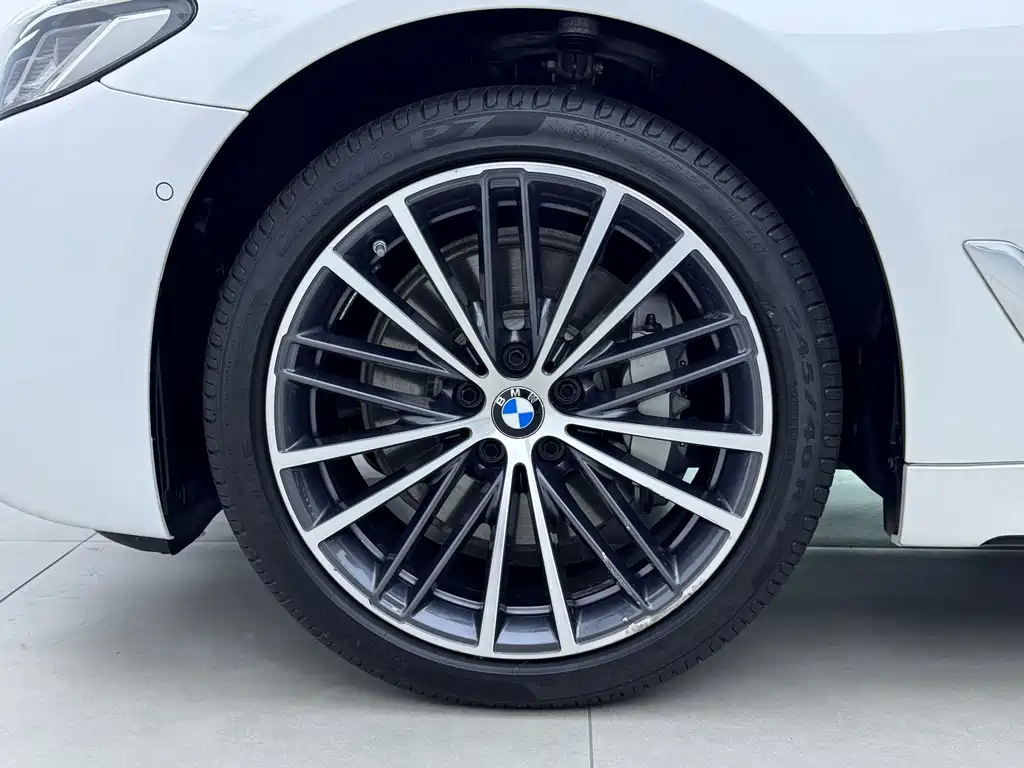 BMW 5 Series 2023 — фото 18