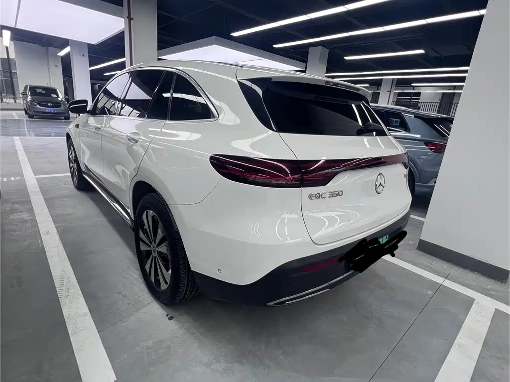 Mercedes-Benz EQC 2021 — фото 10