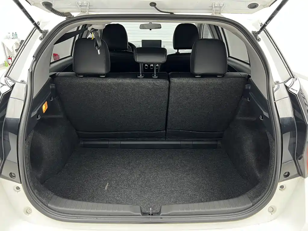 Toyota Yaris L 2022 — фото 16