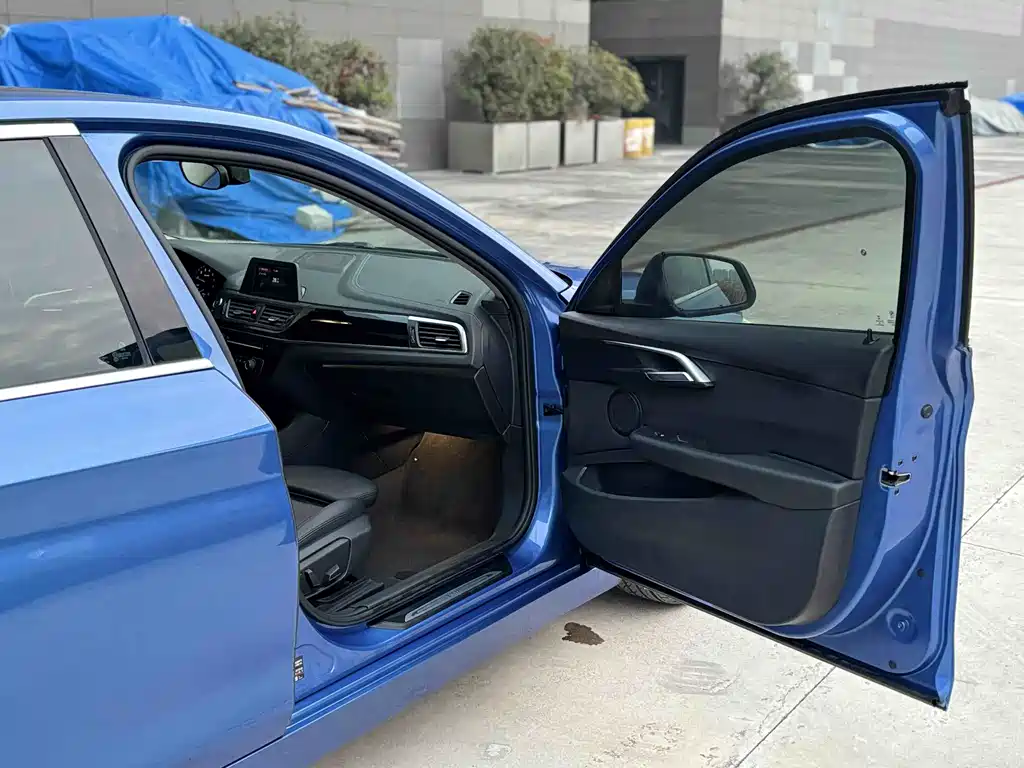 BMW 1 Series 2018 — фото 11