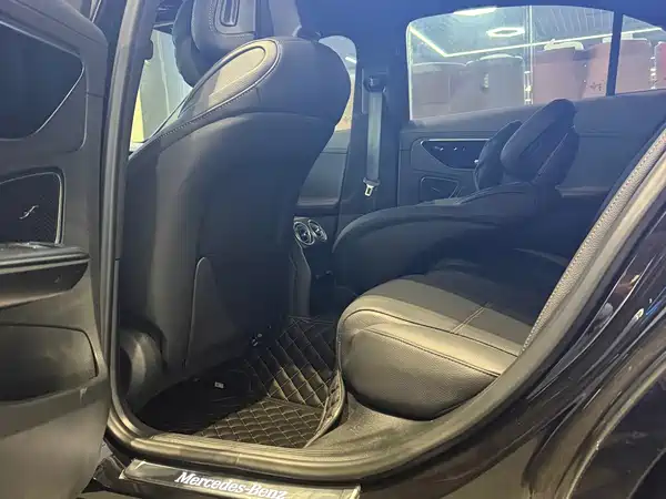 Mercedes-Benz C-Class 2024