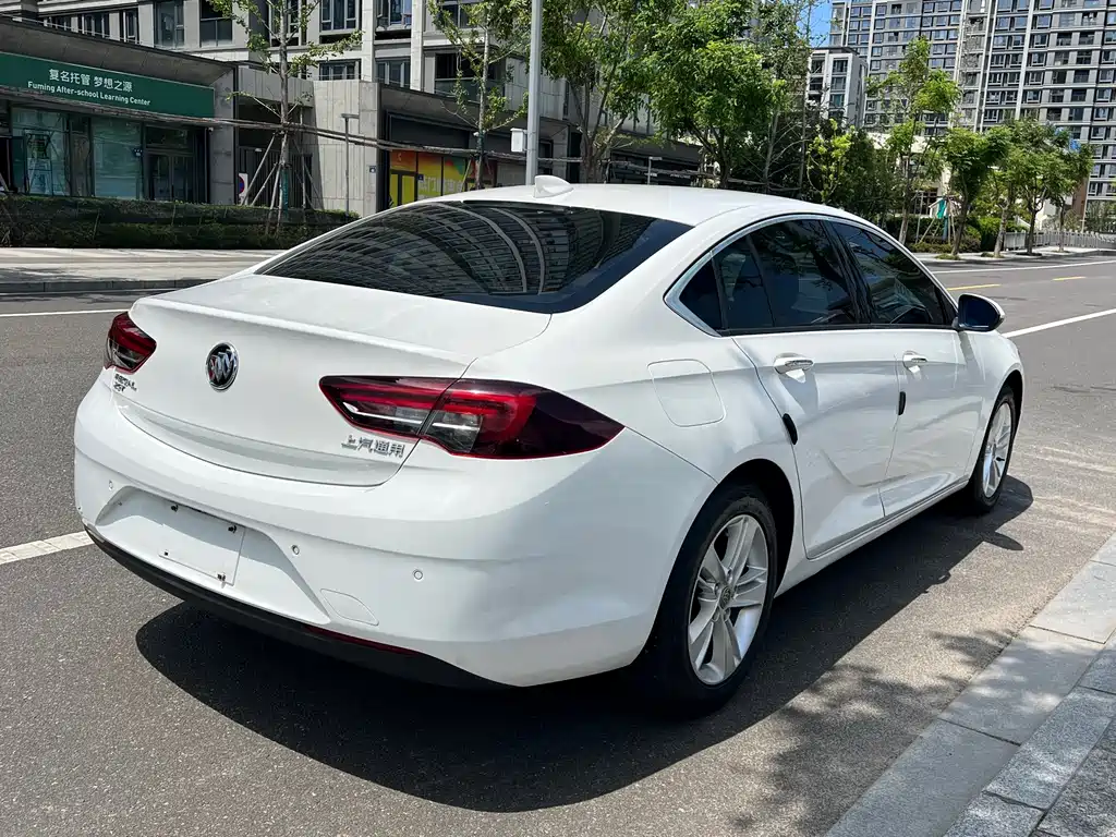 Buick Regal 2018 — фото 16