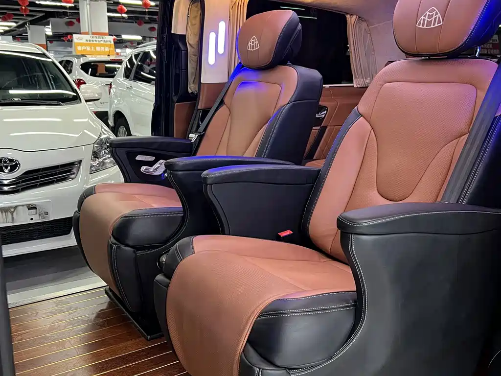 Mercedes-Benz V-Class 2018 — фото 16