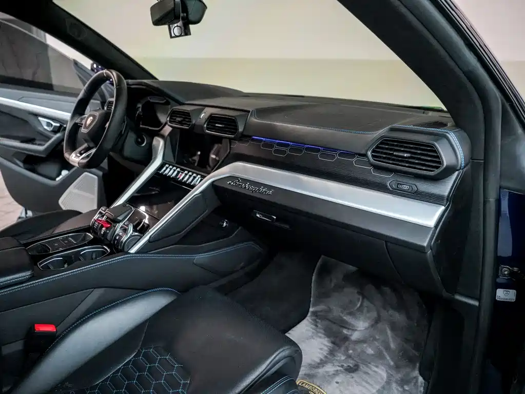 Lamborghini Urus 2019 — фото 8