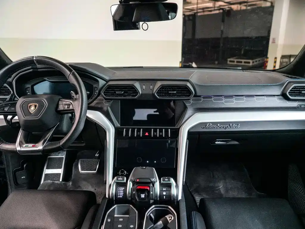 Lamborghini Urus 2019 — фото 10