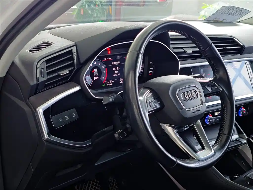 Audi Q3 2019 — фото 11