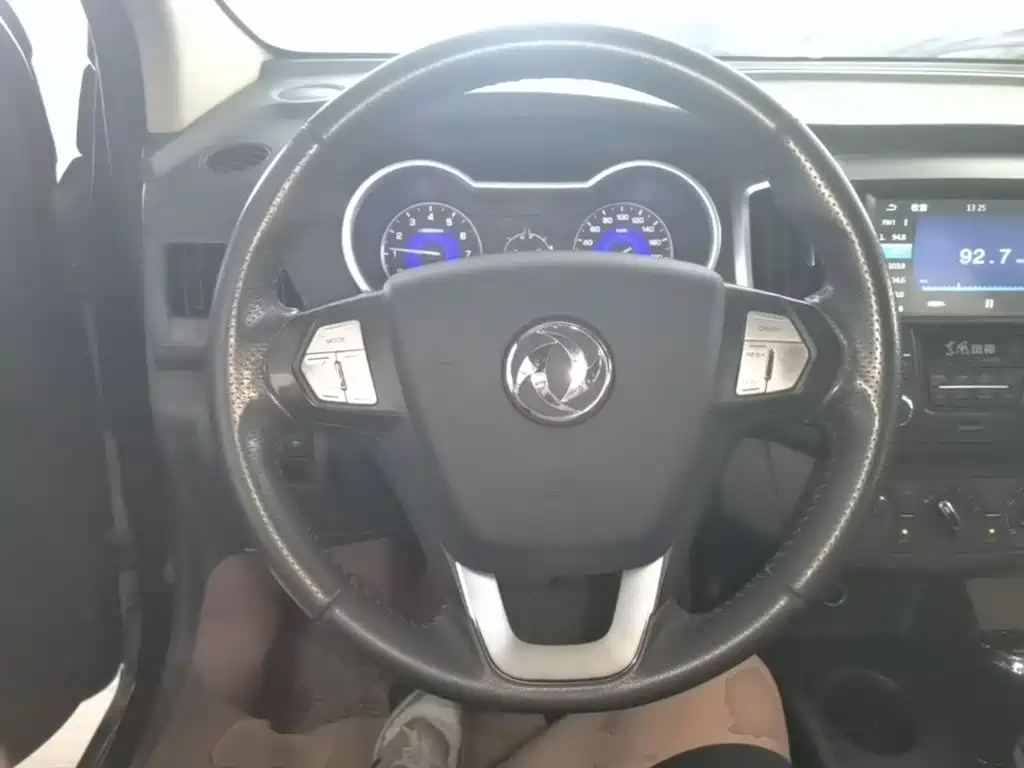Dongfeng Fengshen AX3 2017 — фото 11
