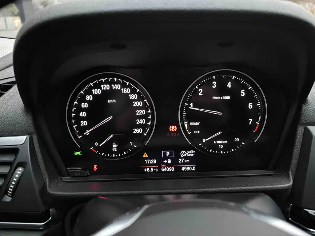 BMW 1 Series 2018 — фото 19