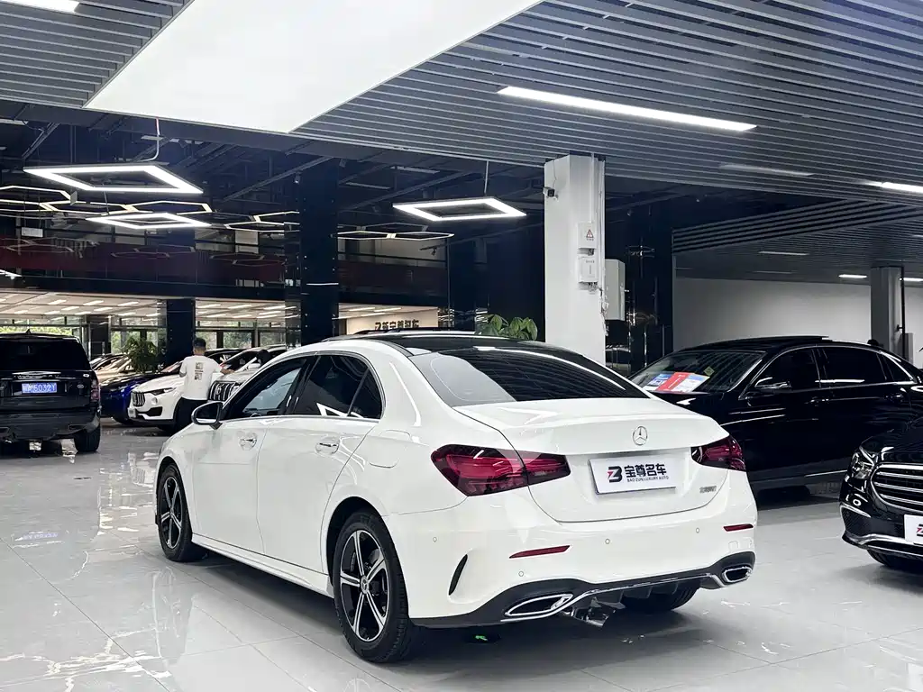 Mercedes-Benz A-Class 2024 — фото 10
