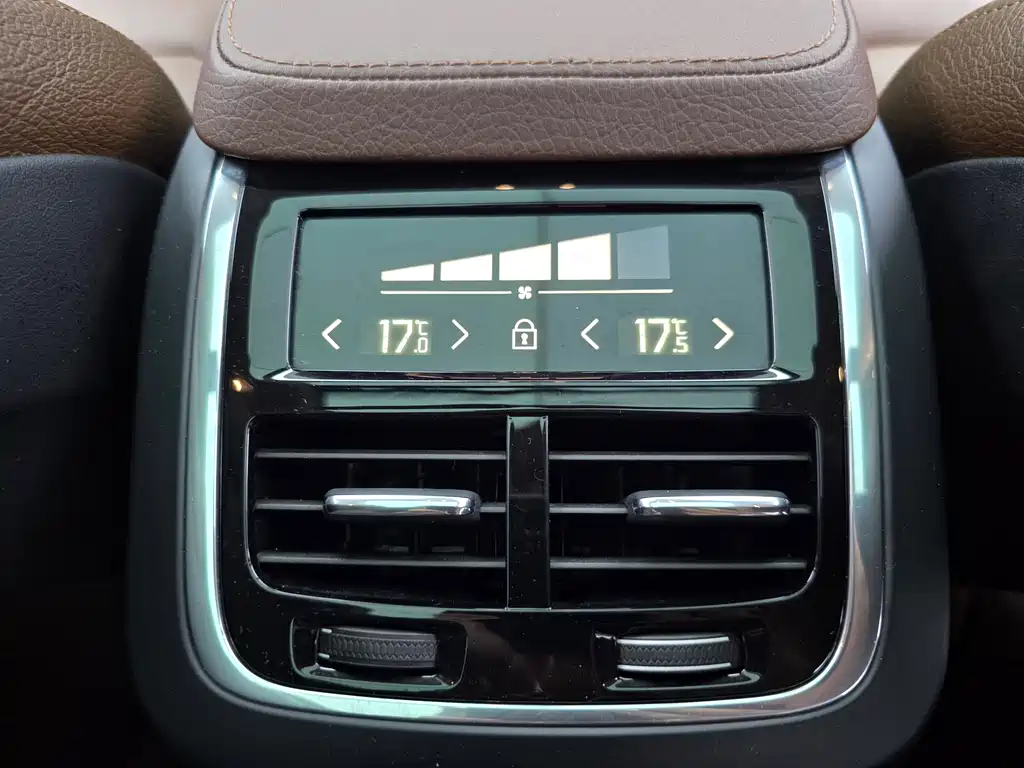 Volvo XC90 2020 — фото 26