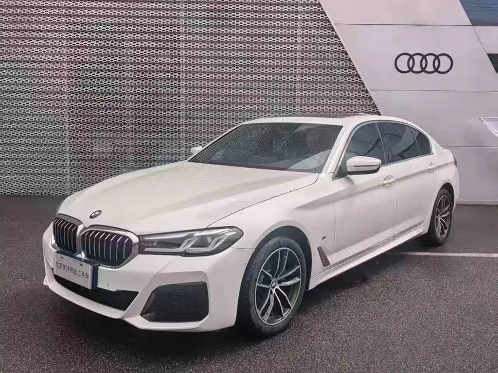 BMW 5 Series 2021 — фото 1