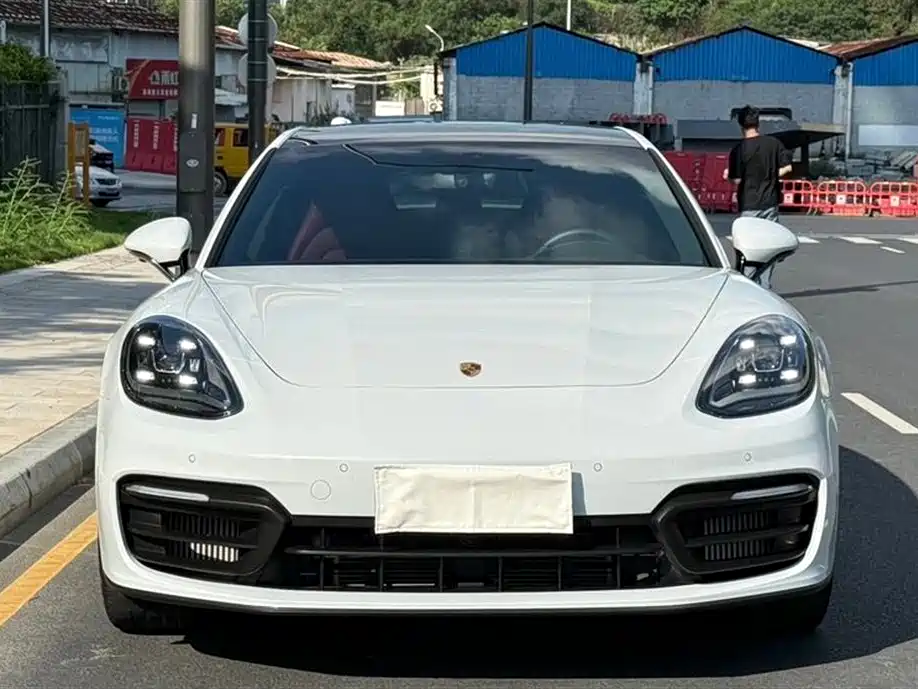 Porsche Panamera 2023