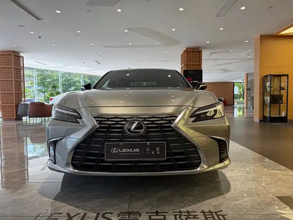 Lexus ES 2025