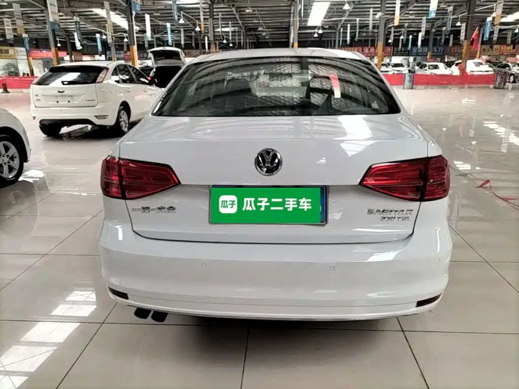 Volkswagen Sagitar 2015