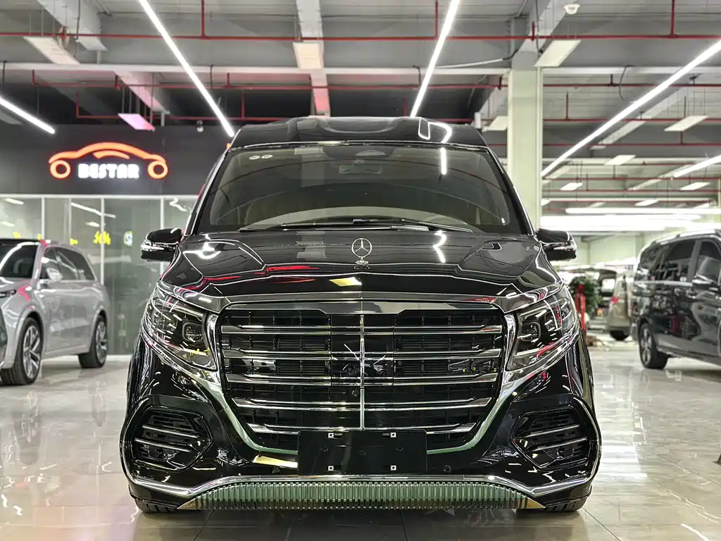 Mercedes-Benz V-Class — фото 1