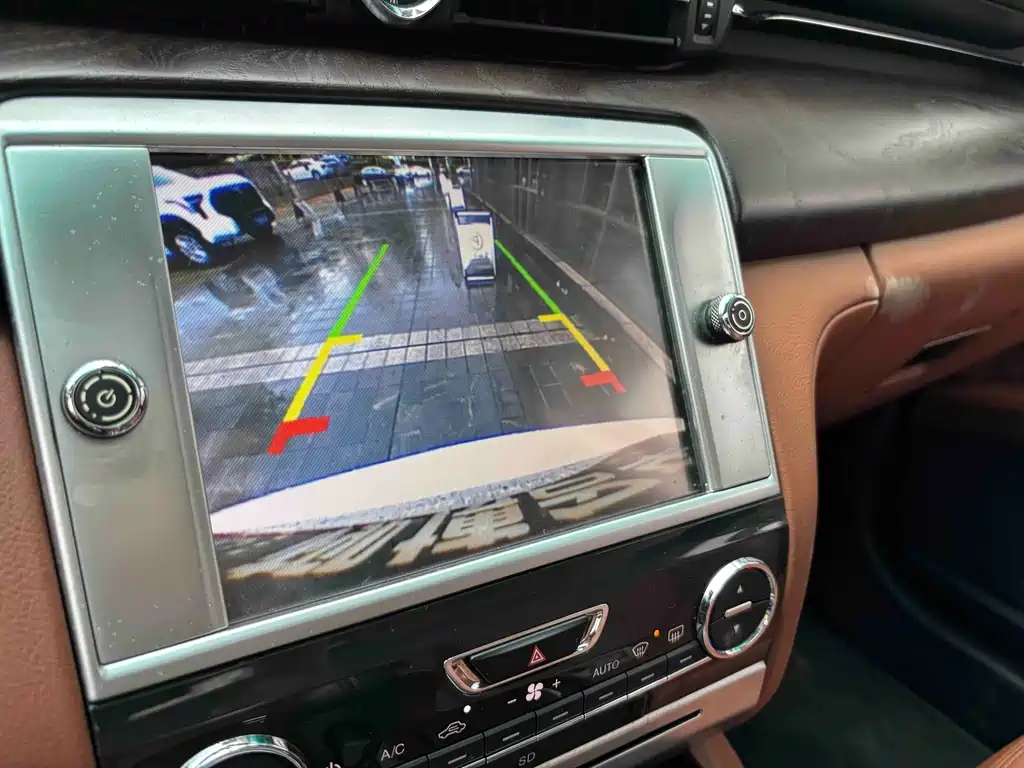Maserati Quattroporte 2015 — фото 12